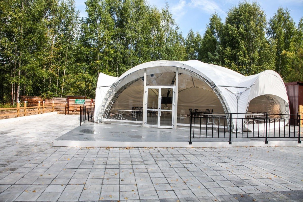    На «Тропе здоровья» в Нягани смонтировали купольный шатер для торжеств