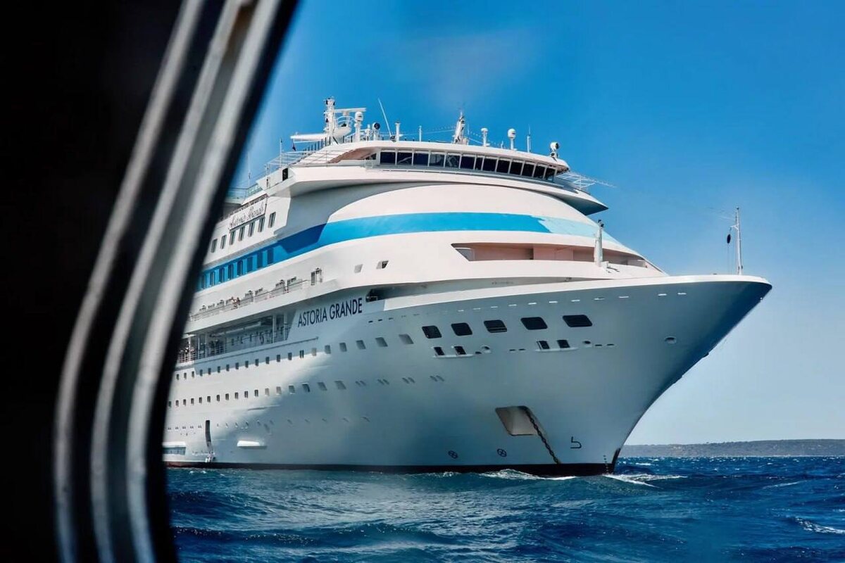 Лайнер Astoria Grande