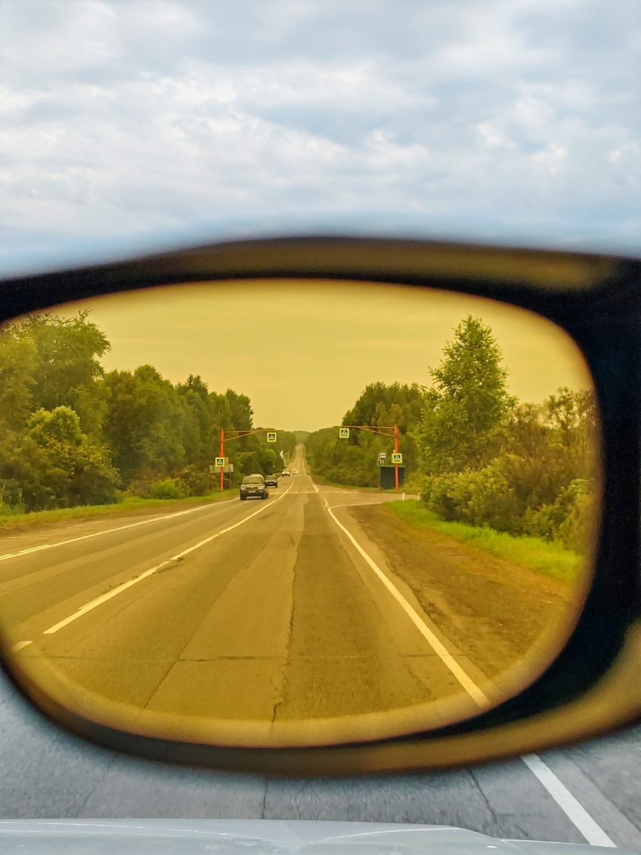 На скучной части пути играла с камерой