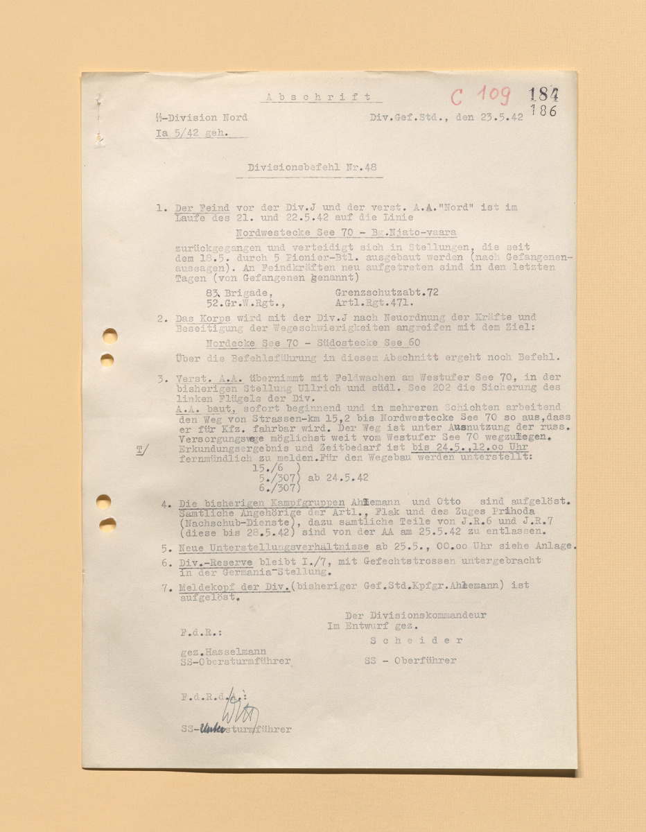 Основное: Противник в течение 21 и 22 мая отошёл на линию "Северо-западный выступ озера 70 - г. Нято-Вара" и занял оборону на позициях, которые с 18 мая строили 5 сапёрных батальонов. После перегруппировки и устранения транспортных сложностей корпус силами дивизии J перейдёт в наступление с целью выхода на линию "Северный выступ озера 70 - юго-восточный выступ озера 60". Разведбатальону немедленно приступить, работая в несколько смен, к строительству проходимой для автомобилей дороги от 15,2-го километра до северо-западного выступа озера 70. Бывшие боевые группы Ahlemann и Otto расформировываются, приданные им артиллеристы, зенитчики и прочие возвращаются в свои подразделения. В резерве дивизии находится 1-й батальон 7-го полка, расположенный на позиции "Germania". С 25 мая вступает в силу новая субординация, см. приложение 