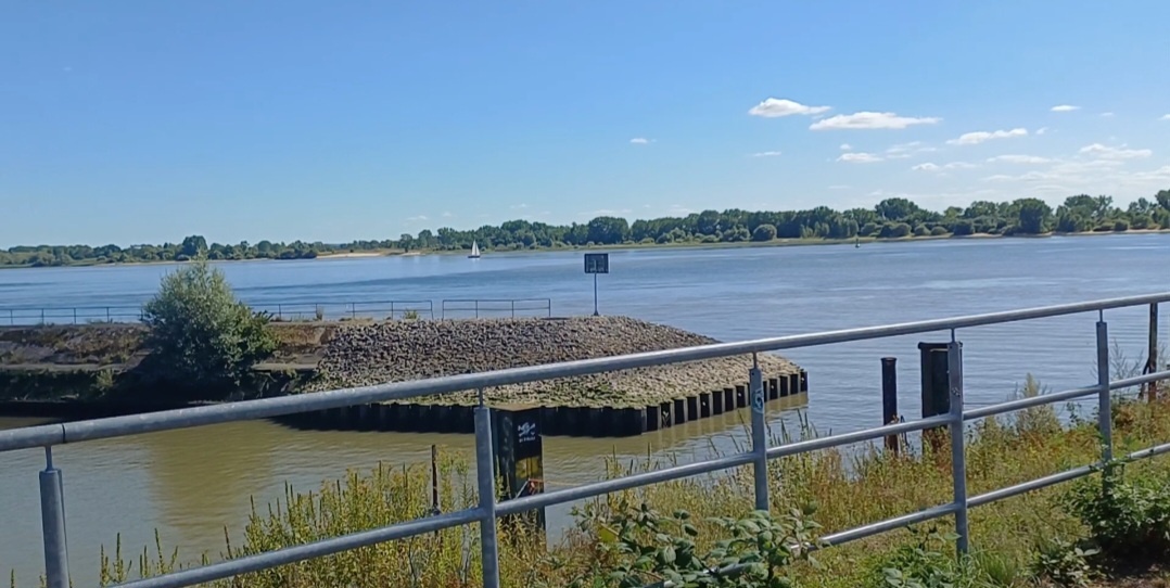 На небольшой пристани нашего города. 