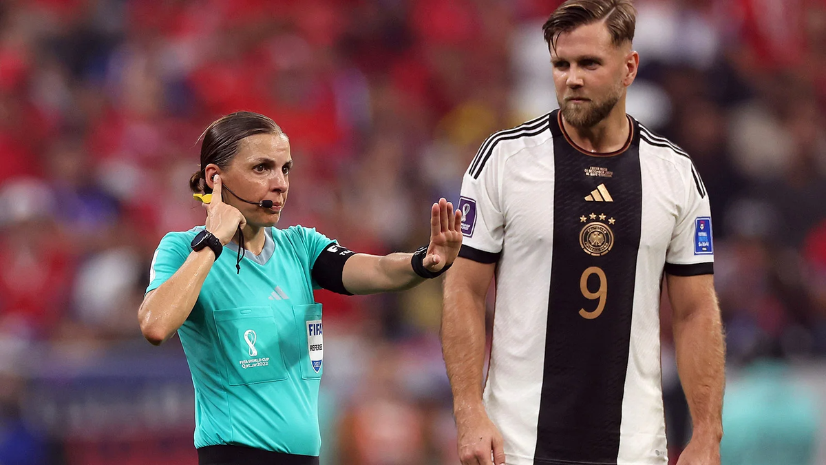 Женщина-судья Стефани Фраппар (Фото Alexander Hassenstein / Getty Images)