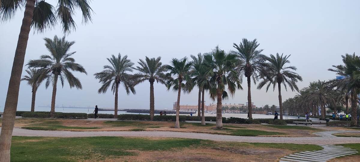Прогулочная зона и городской пляж в районе Мангаф, город Ахмади, Кувейт (фото из личного архива)