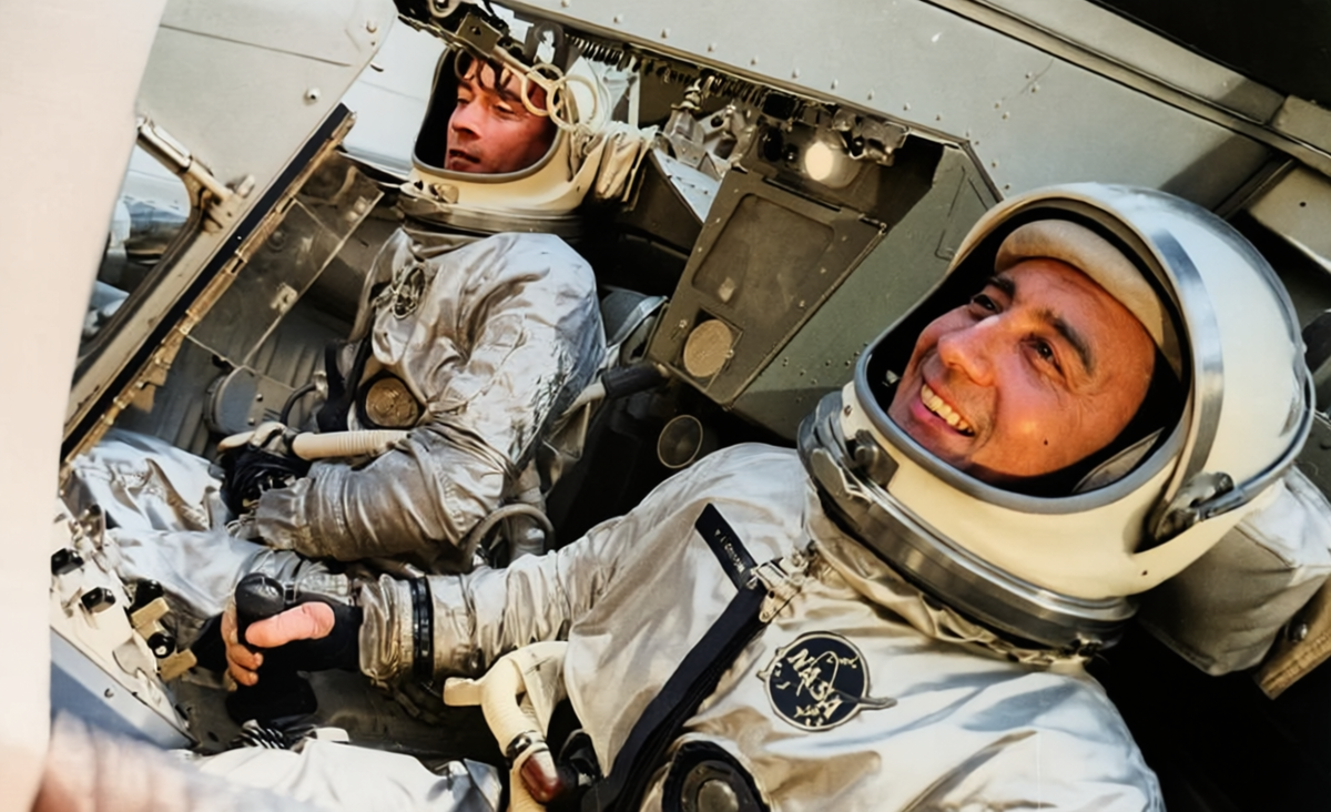 Джон Янг и Вирджил «Гас» Гриссом на борту «Джемини-3»