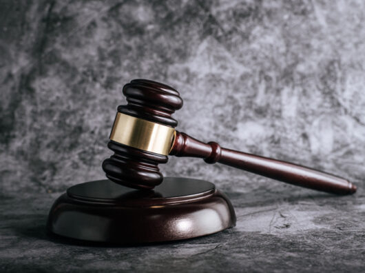    суд // фото: Изображение от jcomp на Freepik