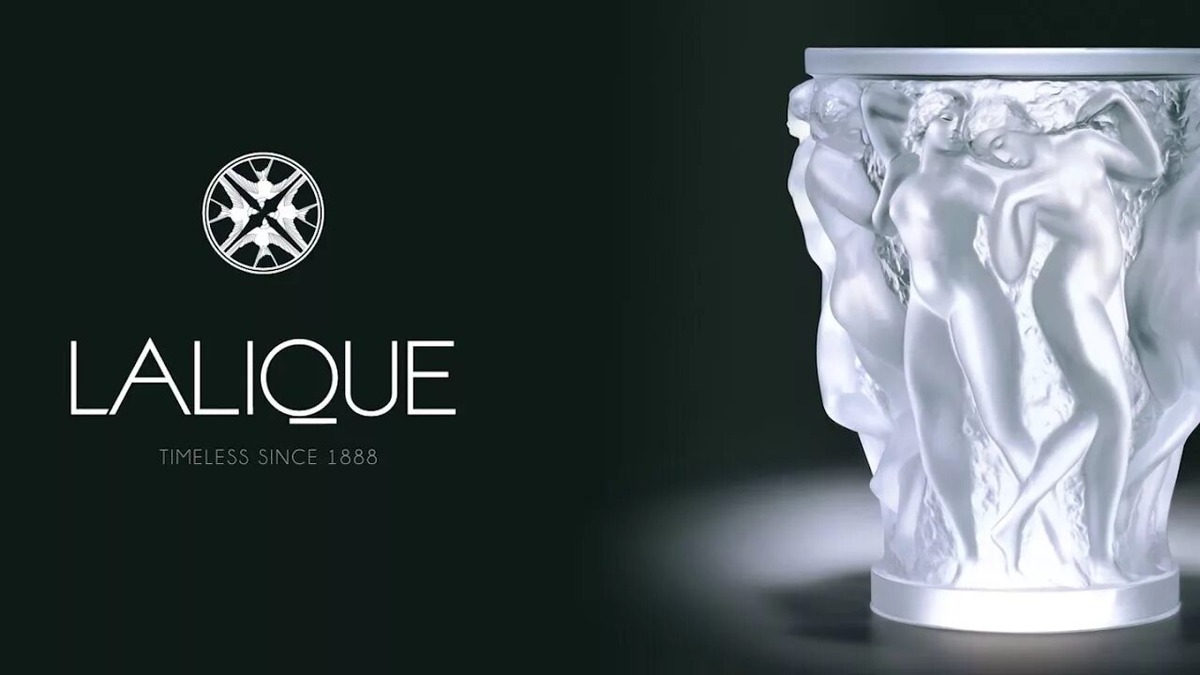 В настоящее время компания Lalique занимается производством ювелирных украшений, декоративных элементов, дизайнерских предметов интерьера, парфюмерных изделий, различных арт-объектов.