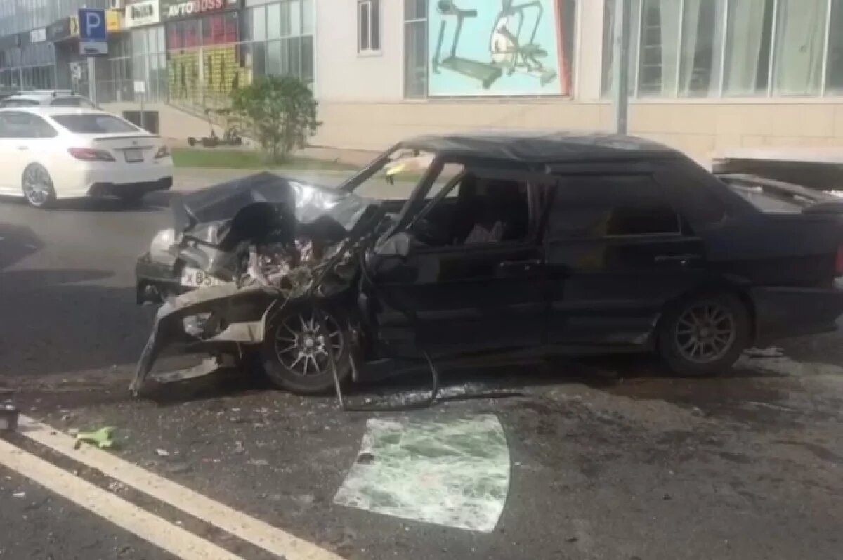    В Тюмени погиб водитель легковушки после столкновения с грузовиком