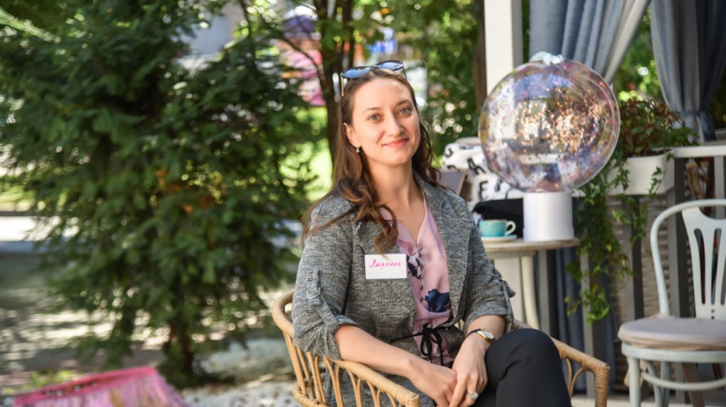     Читательские привычки координатора межкомандных коммуникаций МИФа Люды Хандилян Екатерина Кудрина