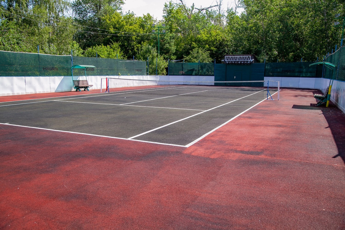 Теннисный корт