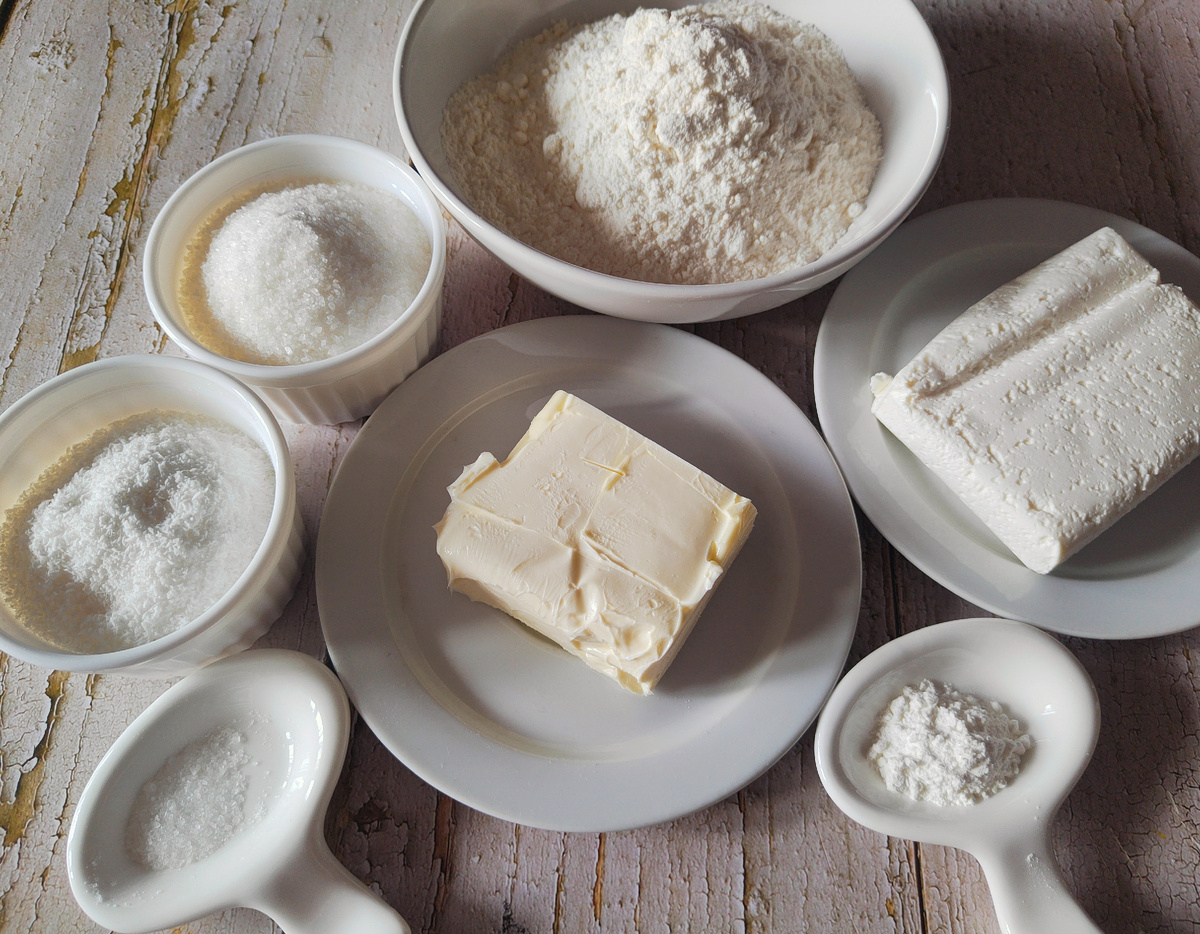 ☝️Кокосовую стружку в этом рецепте можно заменить на любые измельчённые орехи - получится немного другое, но не менее вкусное печенье. Творог можно любой жирности, но главное - не очень влажный, иначе потребуется больше муки. 