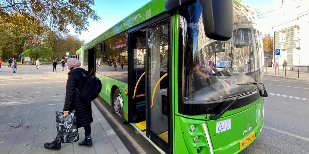 Расписание автобусов изменится в Великих Луках в День города