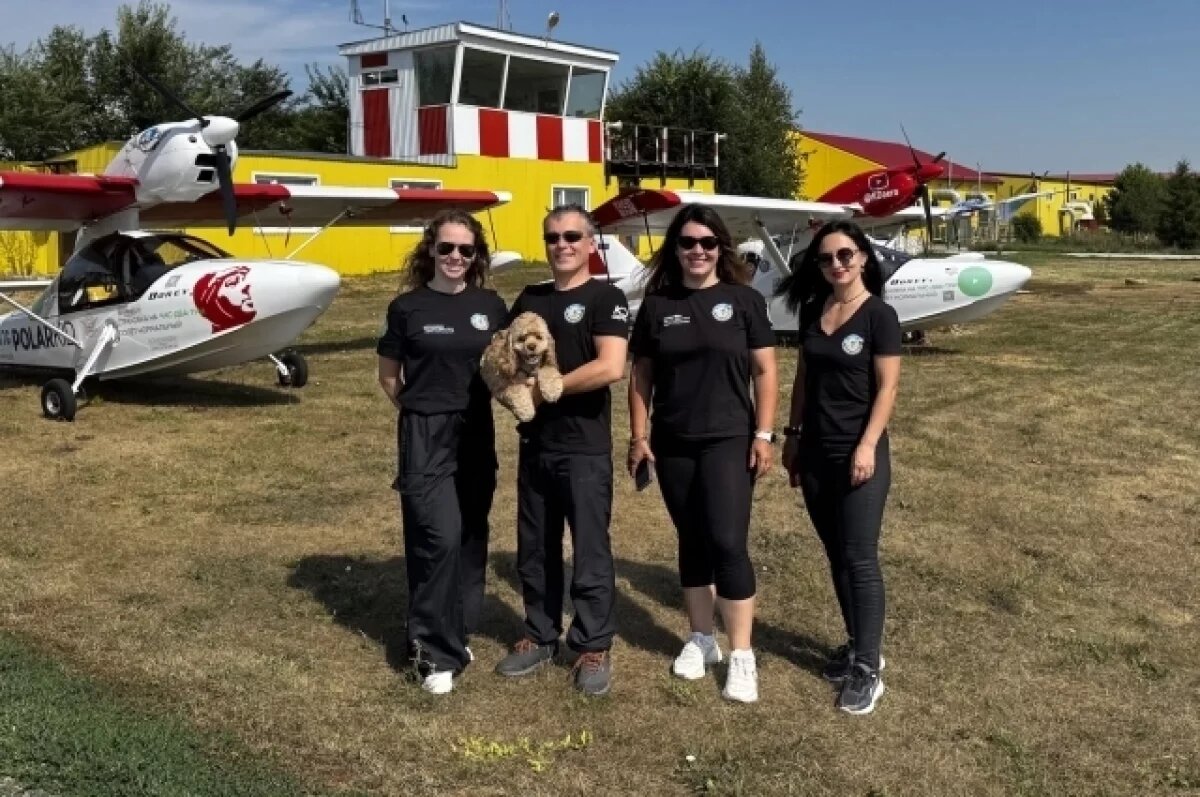    Четыре пилота и собака.