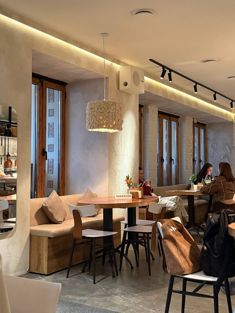 Второе фото – это Кулёк на Покровке, были там осенью 2024 года.