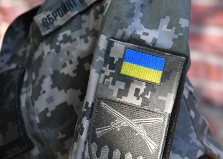    В кафе сидят целые "штурмовые батальоны". Украинский военный считает, что воевать должны все
