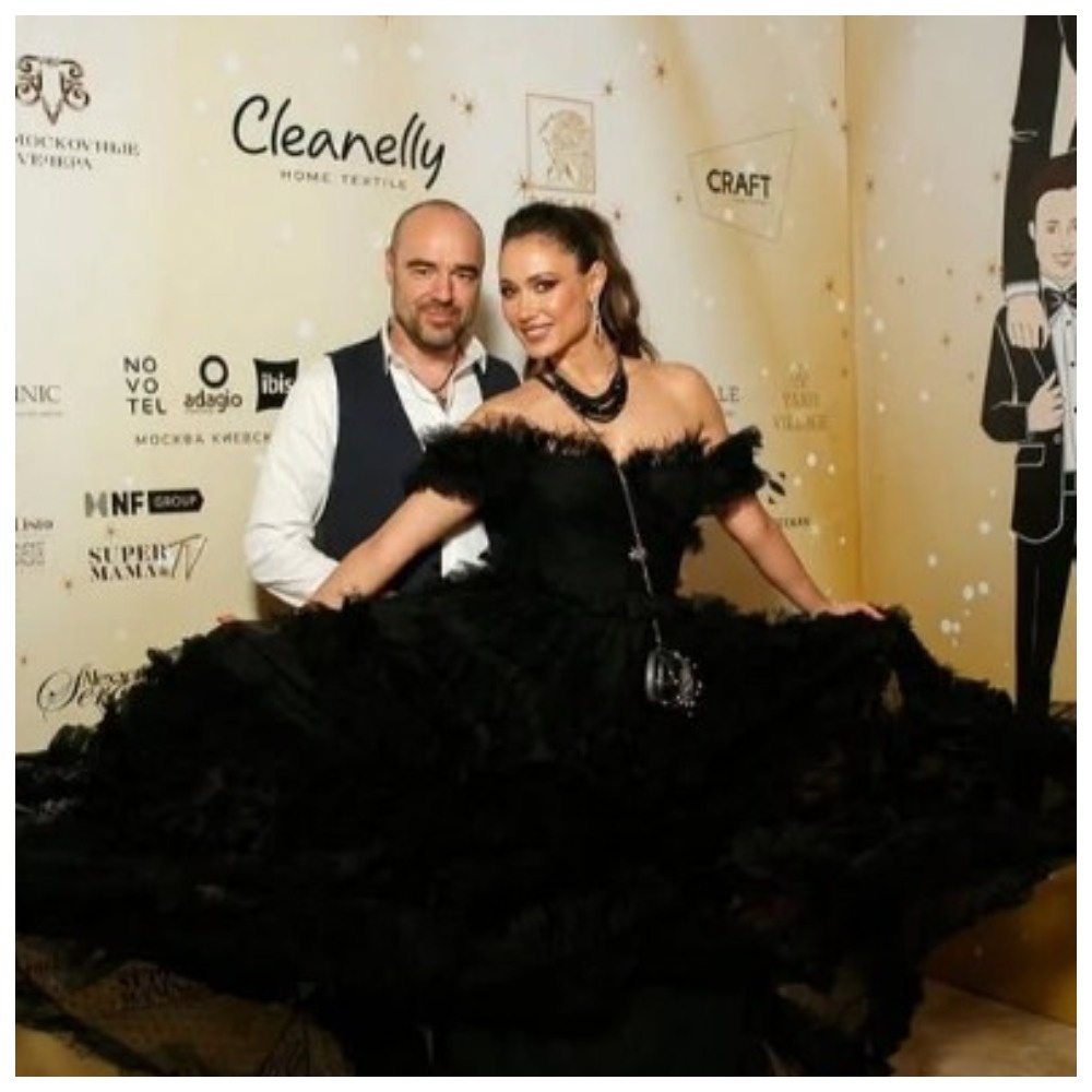 Елена тоже очень красива. 