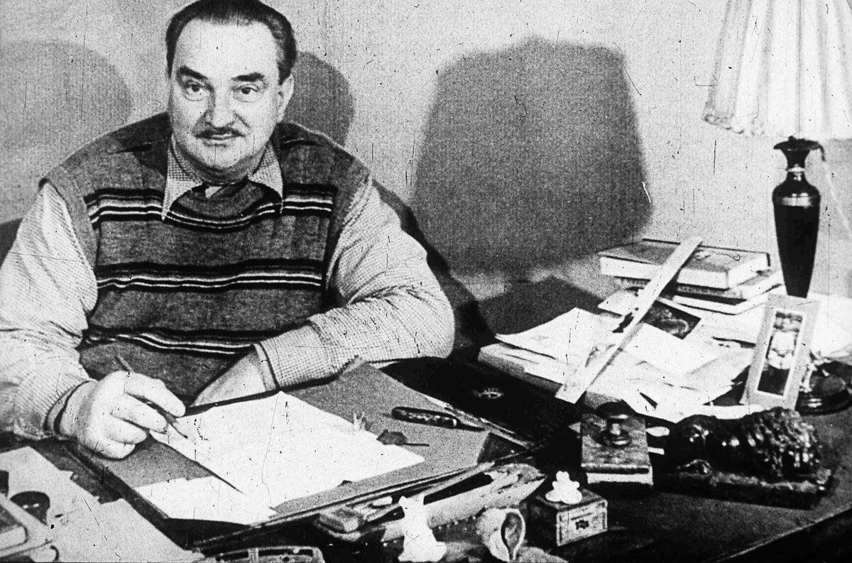 Виталий Валентинович Бианки — русский советский писатель, автор многих произведений для детей, орнитолог, педагог и журналист.