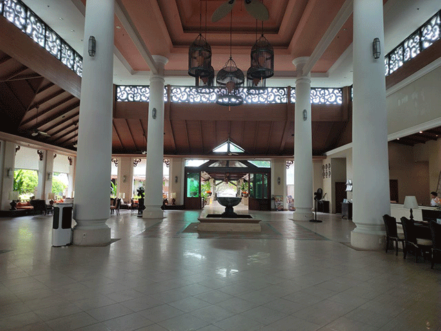 Лобби отеля Ravindra Beach Resort &amp; Spa 5*