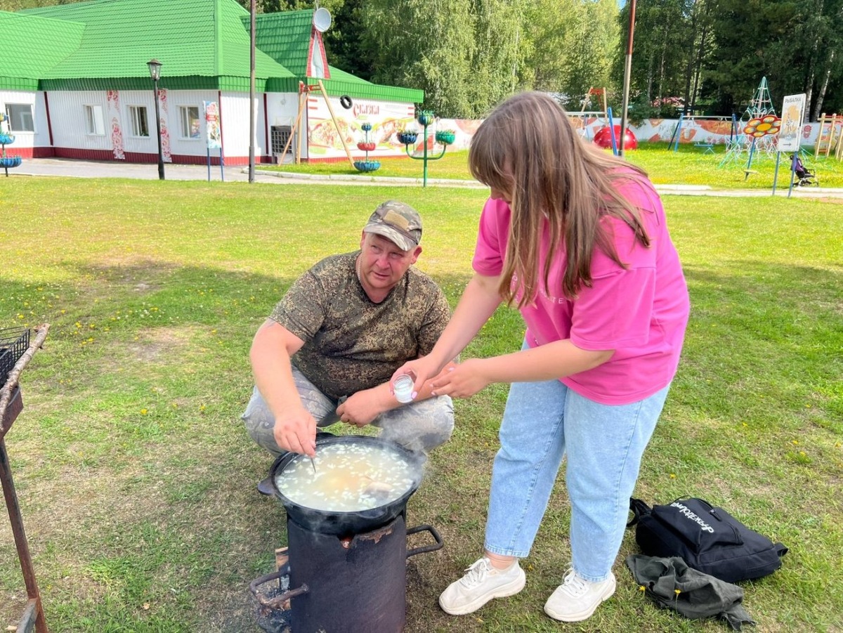    В Нефтеюганском районе провели акцию «С дедой на рыбалку» для поддержки детей бойцов СВО
