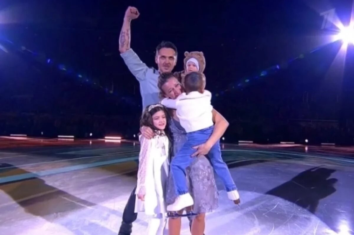    Максим Траньков показал к 10-летию свадьбы, как жена занесла над ним кулак