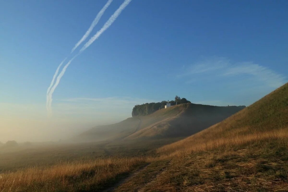    Московский фотограф запечатлел «дорогу в небо» в Изборско-Мальской долине