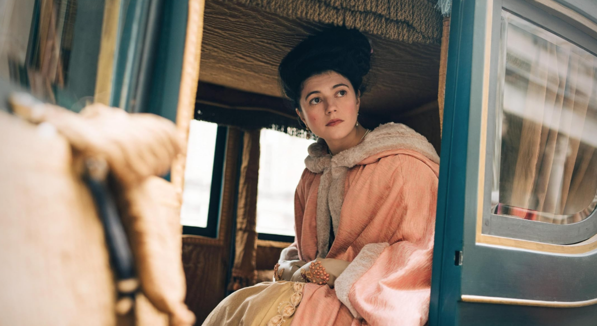 Мадам де Ламбалль в сериале 2022 года "Мария-Антуанетта"