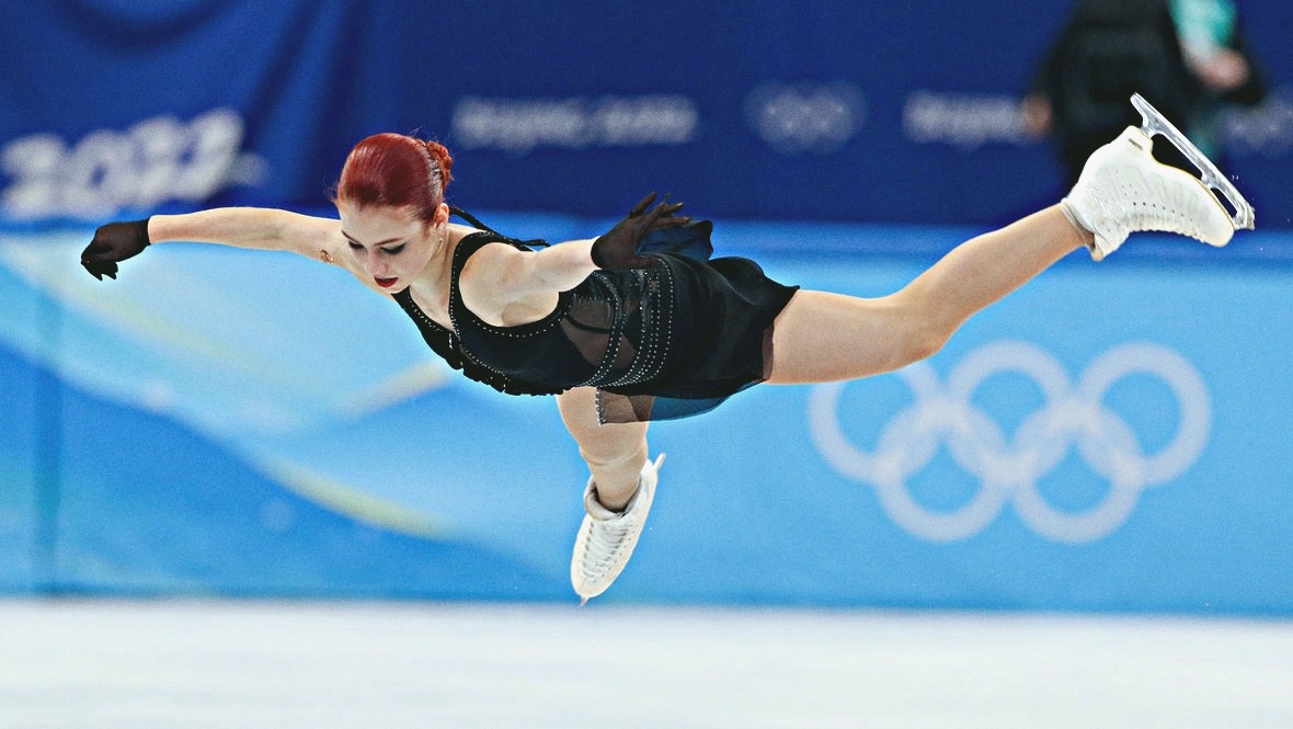 Вспоминаю, как в 2022 году на Олимпиаде в Пекине Трусова исполнила пять четверных прыжков в произвольной программе