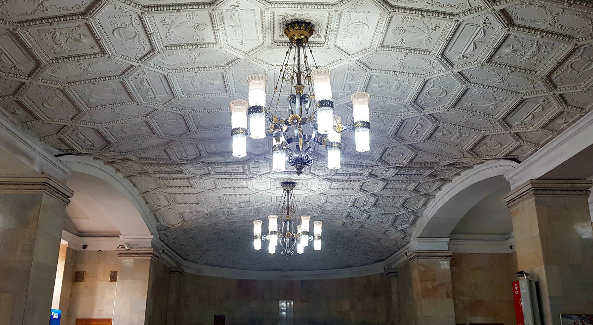 Вестибюль метро "Красные ворота"