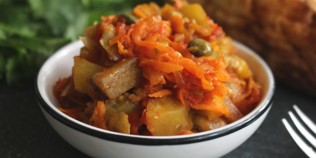Тушеные баклажаны с овощами и чесноком