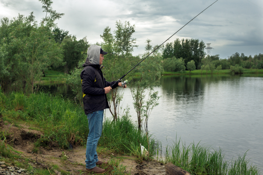    Из-за падения уровня воды в Березовском районе Югры ввели запрет на рыбалку
