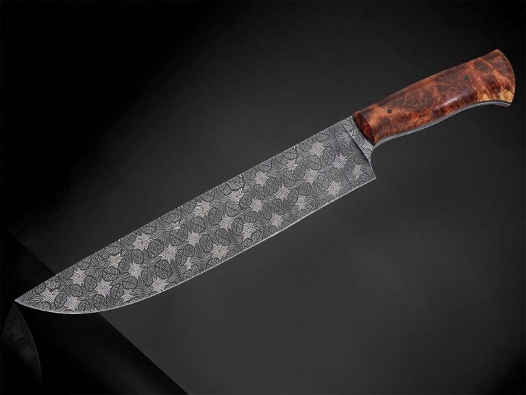 Билл Бёрк утверждает, что в качественной мозаике узоры выложены аккуратно, без случайных пробелов, а каждая плитка идеально подогнана к соседней. Питер Кокс завоевал награду «Лучший дамаск» на выставке ножей в Перте, Австралия, за свой внушительный походный нож с мозаичным узором из углеродистой стали 1084 и никелево-легированной стали 15N20. Нож носит название Deez Nuts и имеет лезвие длиной 9,45 дюйма.