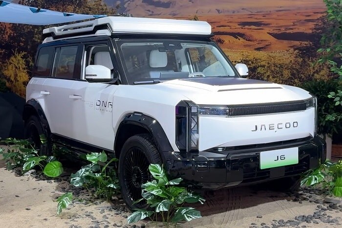 Хайп, интрига и очередь из предзаказов. Разбираемся, когда же на российские дороги выйдет Jaecoo J6 — кроссовер, который все обсуждают ещё до официального старта продаж.