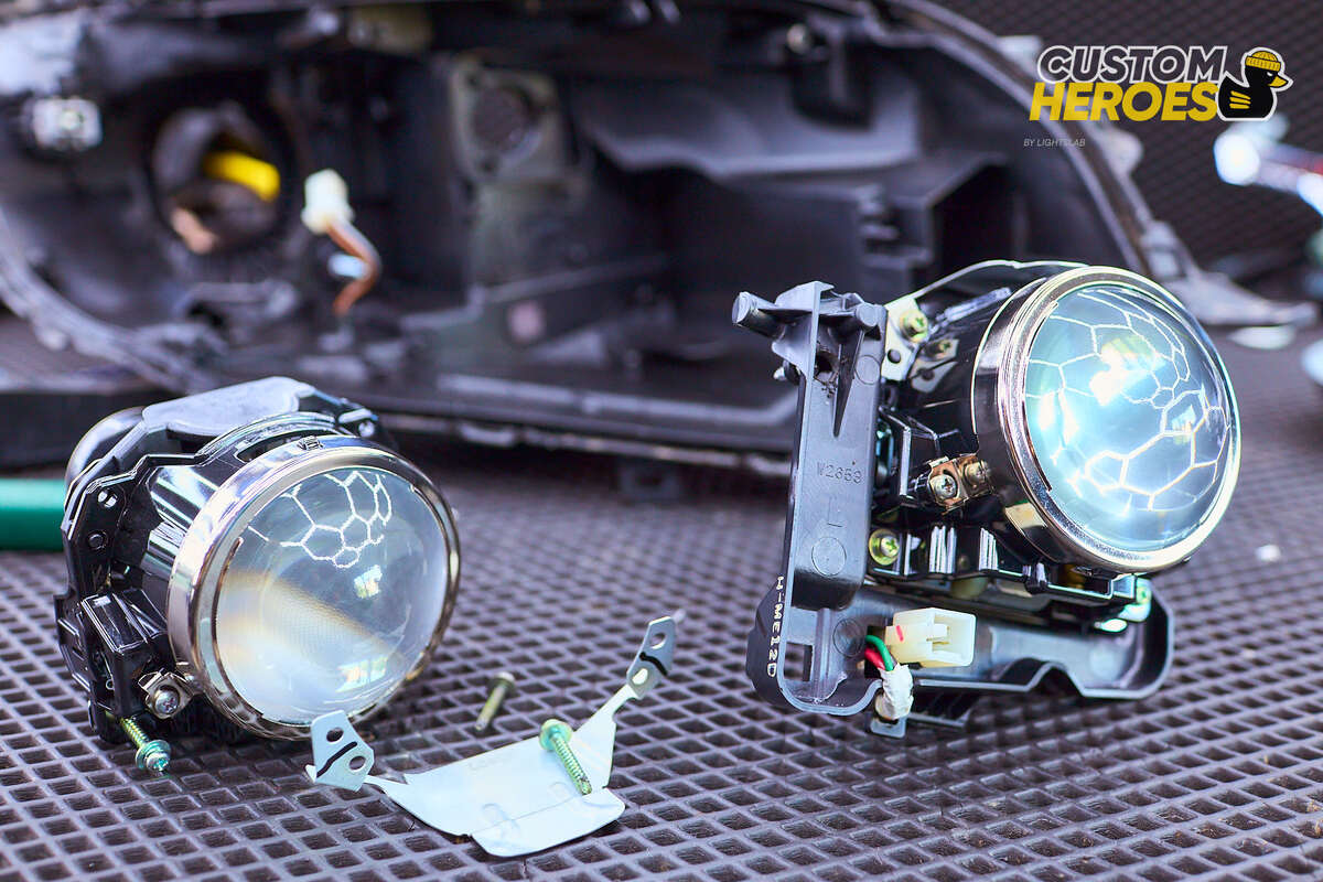 Источник изображения https://custom-heroes.ru/raboty/vid-uslugi/avtosvet/zamena-linz/obnovlenie-far-mitsubishi-pajero-sport-iii/