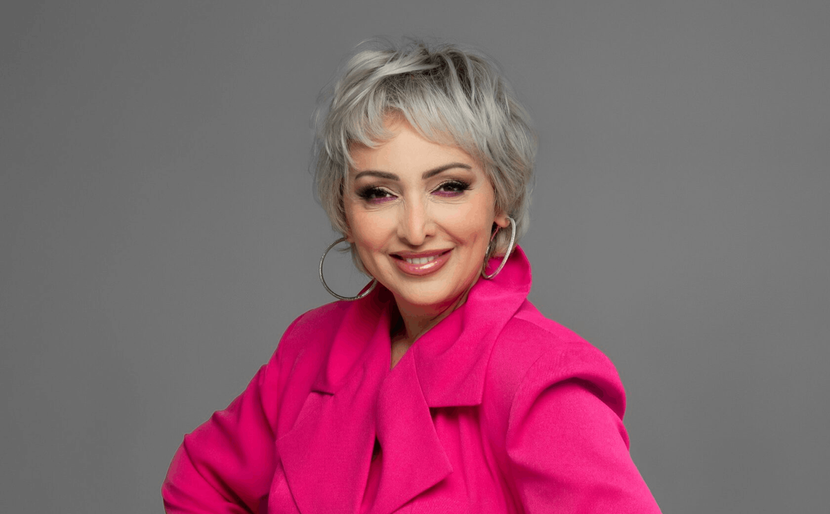 ЭТЕРИ БЕРИАШВИЛИ – преподаватель кафедры ЭДИ МГИК, руководитель хора Soul Reflection, участница телевизионного шоу «Голос» (2-й сезон), участница и автор аранжировок вокальной группы «Акапелла Экспресс», автор песен, музыкальный эксперт шоу «Ну-ка, все вместе» на телеканале Россия 1.