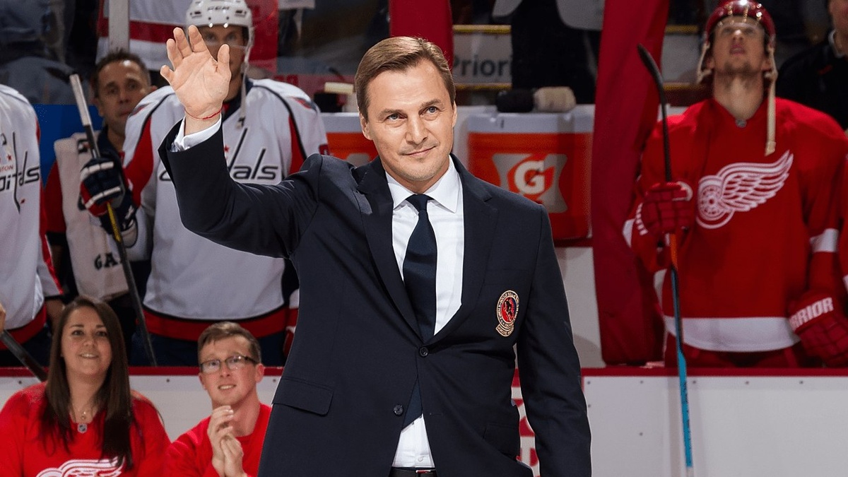 Центрфорвард Зала славы с 400 голами и 954 очками за 13 сезонов; церемония состоится 12 января 2026