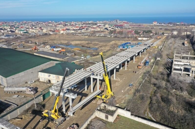 Известная в сети фотография процесса строительства обхода Дербента