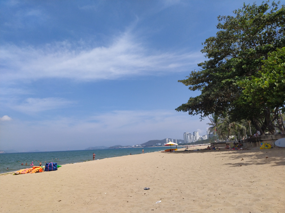 Пляж Нячанга в августе 2025