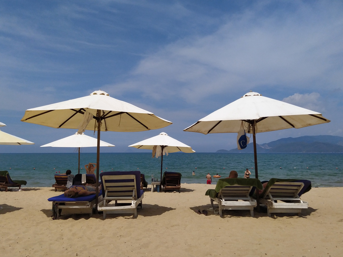 Пляж Нячанга в августе 2025