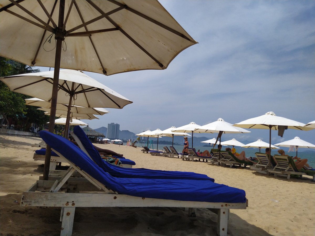 Пляж Нячанга в августе 2025