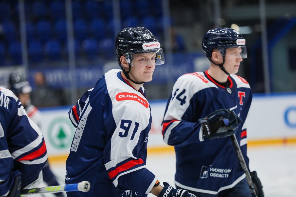    Первую шайбу горьковчан в контрольном матче забросил бывший московский и петербургский динамовец Антон Косолапов