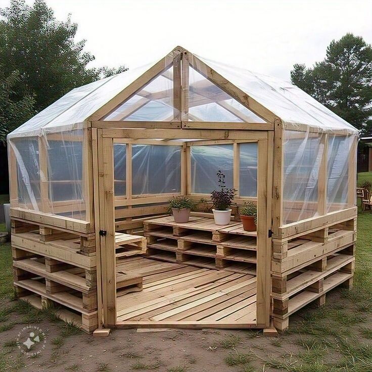 Теплица из поддонов. Фото из интернета.