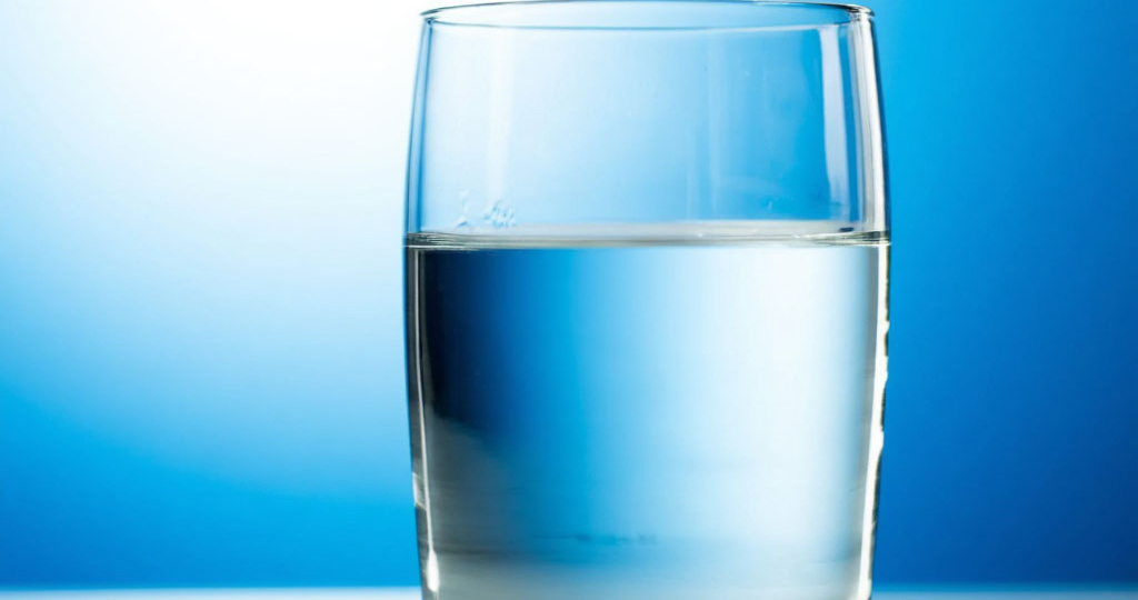 Я запрещаю пить воду натощак после 50 лет. Да, вы не ослышались