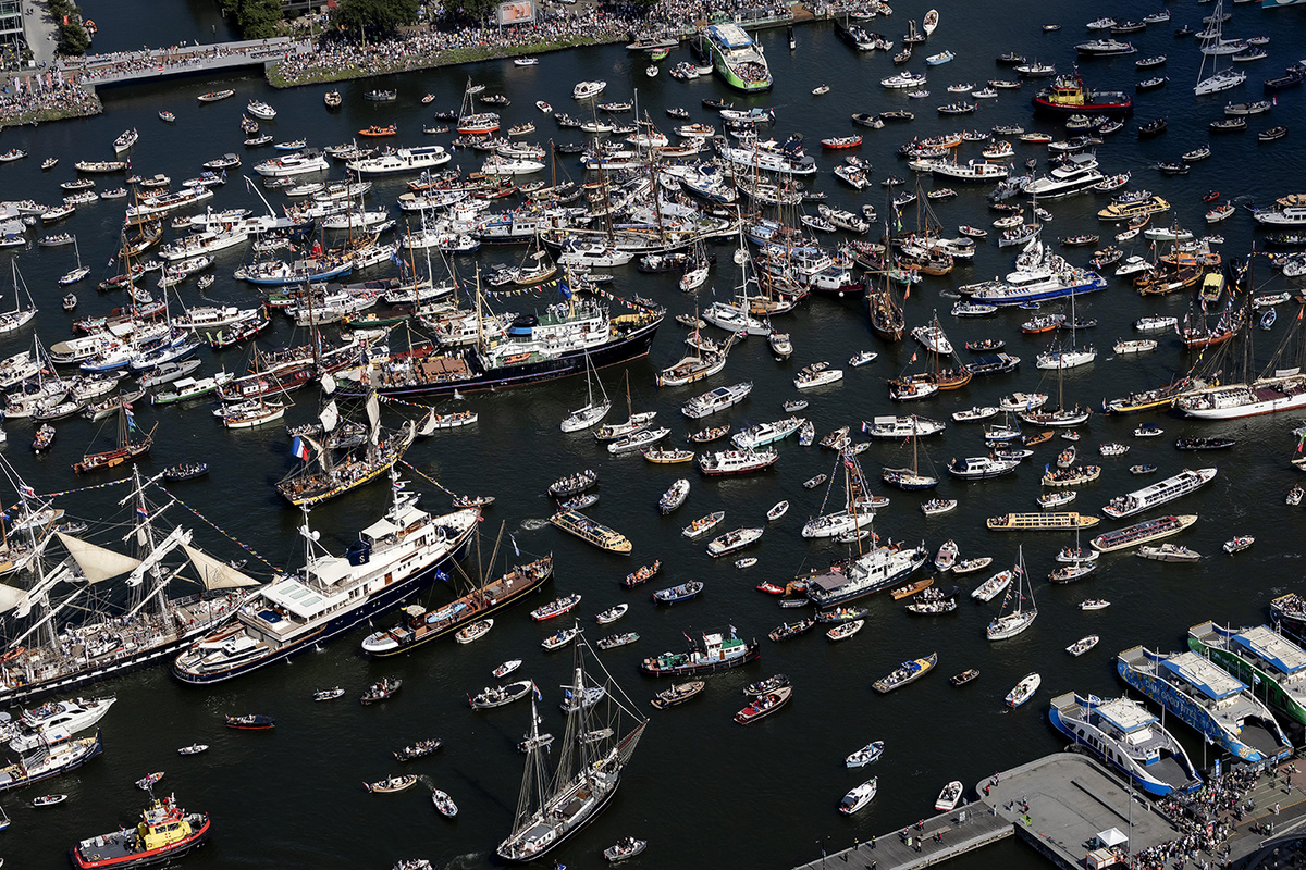    Robin van Lonkhuijsen / EPA / TASS