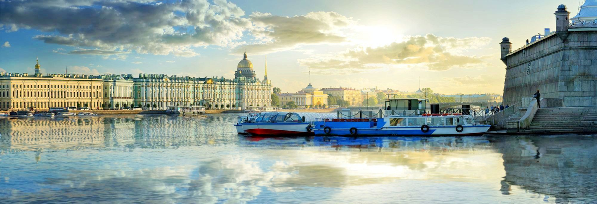 Петербург с воды — Эрмитаж и Дворцовая набережная. Фото: PAC GROUP