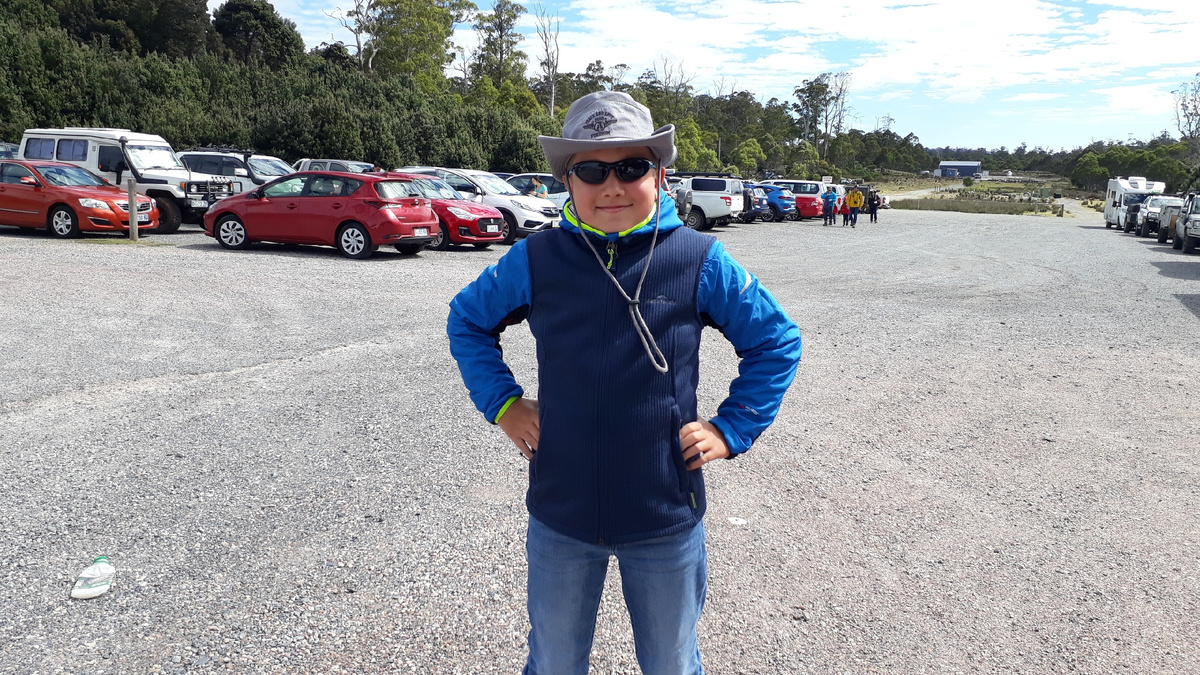 Еще только на парковке, довольные, полные сил и ожиданий