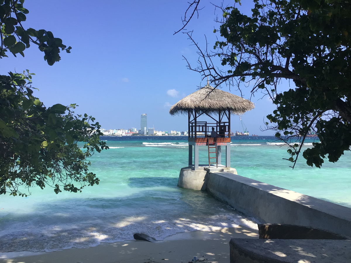 Замечтельная страна с кучей островов в Индийском океане