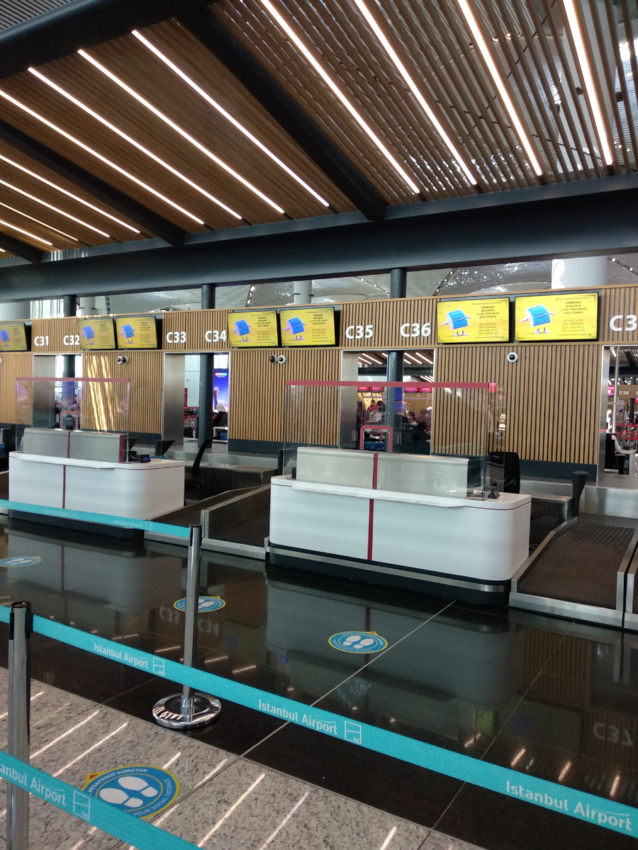 Стойки регистрации нового аэропорта Стамбула