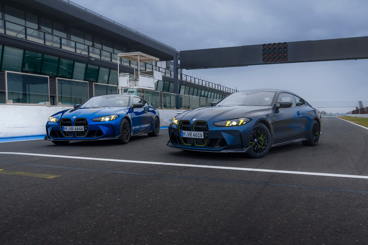 Sport: кузов Marina Bay Blue metallic и Style: матовый Frozen Tanzanite Blue