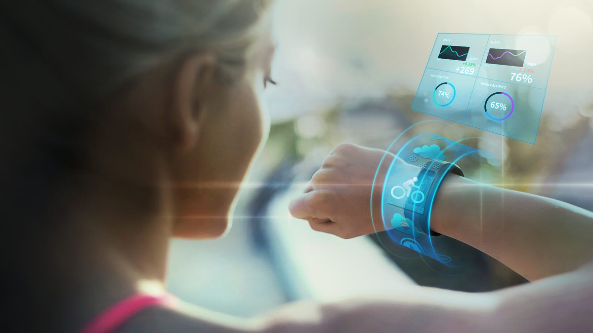 Гаджеты стали продолжением нас самих: смартфон заменяет фотоаппарат и кошелёк, умные часы следят за здоровьем, а беспроводные наушники — часть повседневного образа. Но это только начало. Уже в ближайшие годы привычные устройства станут ещё умнее и… ближе к телу.