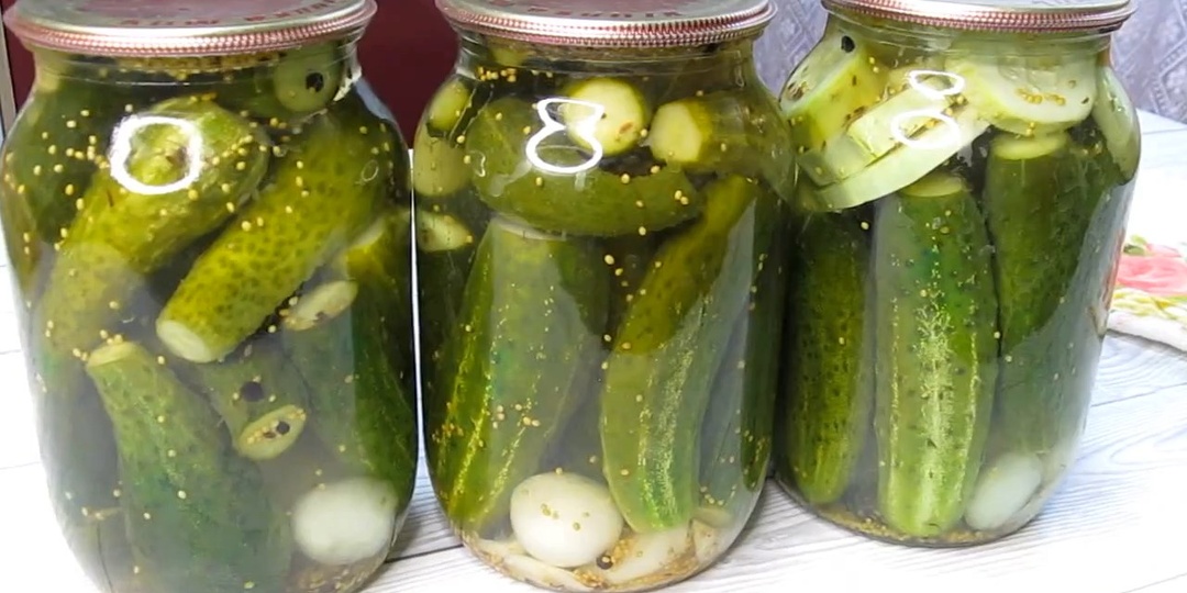 Заготовка огурцов по-болгарски. Хороший и не сложный рецепт, огурцы получаются хрустящие и ароматные.