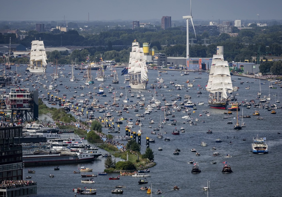 Листайте галерею.